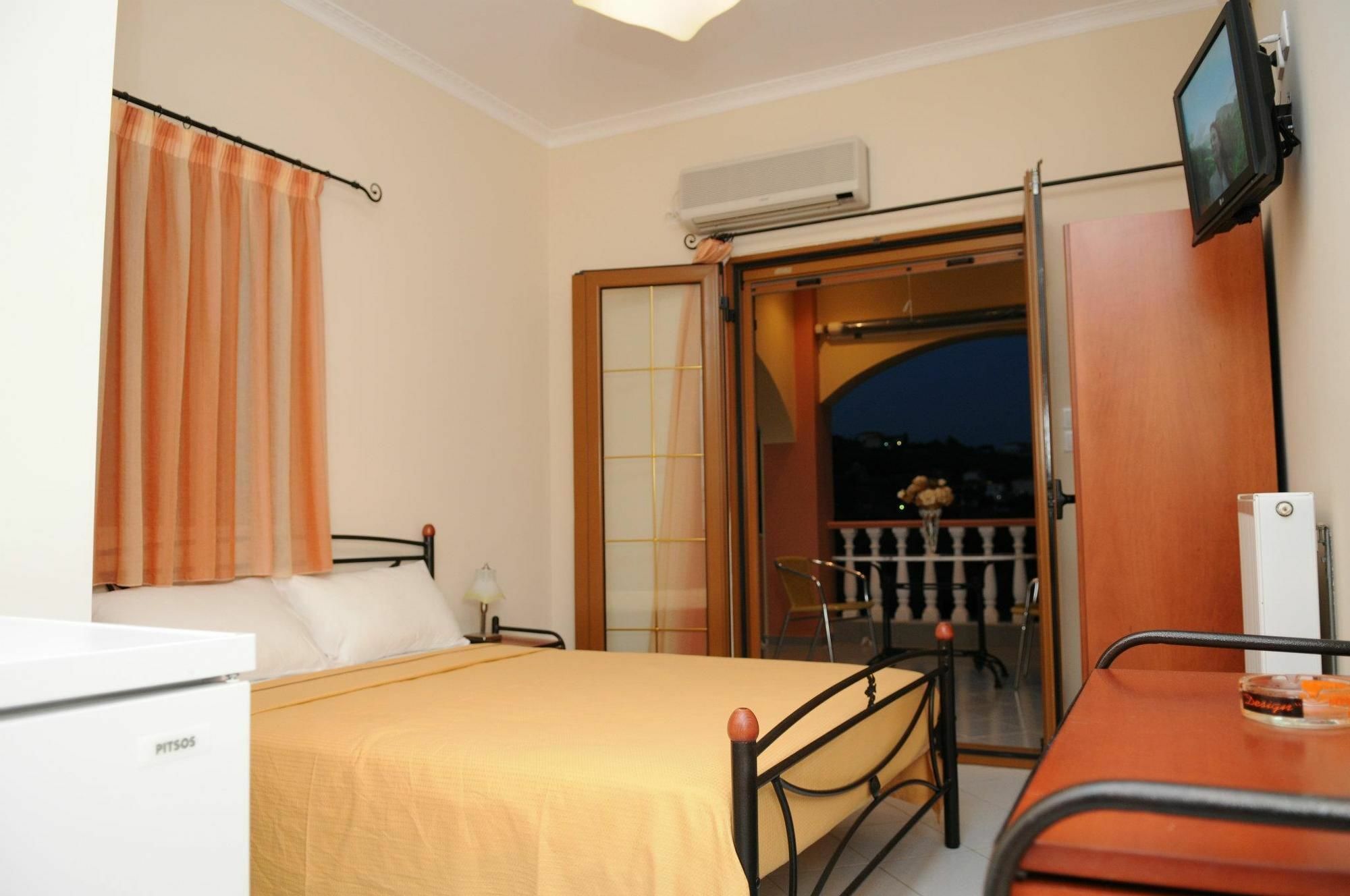 Mavrovoúnion Sofia Apartments מראה חיצוני תמונה
